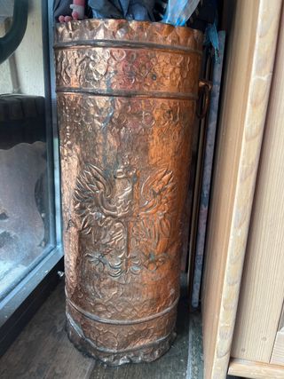 Paragüero antiguo cobre con águila