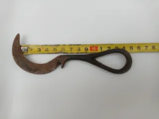Antiguo serpe agrícola para poda.