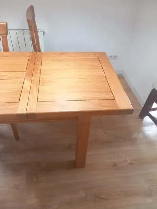 Conjunto mesa y sillas rústicas de madera