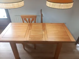 Conjunto mesa y sillas rústicas de madera