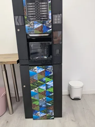 Cafetera Necta Brio UP con mueble