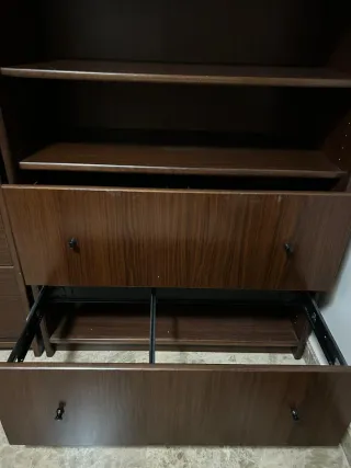 Archivador de madera marrón
