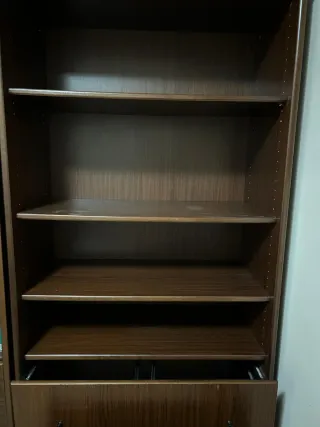 Archivador de madera marrón