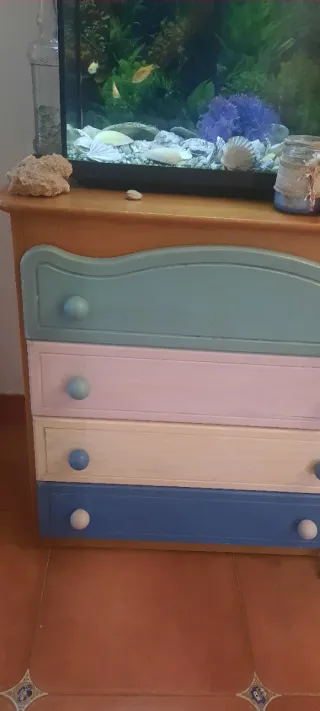 Cómoda 4 cajones madera y plástico