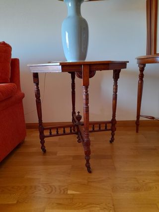 Mesa auxiliar octogonal de madera