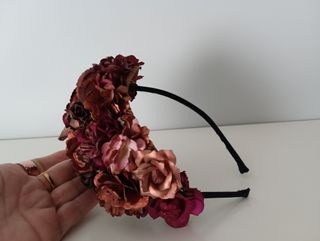 Tocado Flores Feria Marrón y Rojo