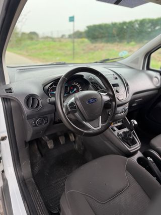 Ford Transit Courier 2021