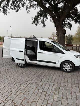 Ford Transit Courier 2021