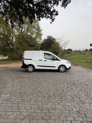 Ford Transit Courier 2021