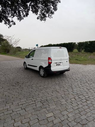 Ford Transit Courier 2021