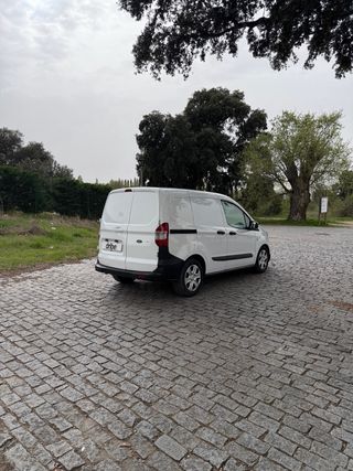 Ford Transit Courier 2021