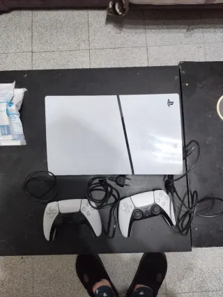 PlayStation 5 con 2 mandos