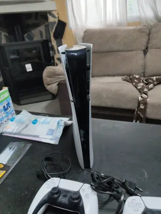 PlayStation 5 con 2 mandos