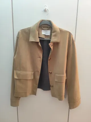 Chaqueta Stradivarius ante beige