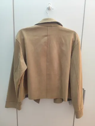 Chaqueta Stradivarius ante beige