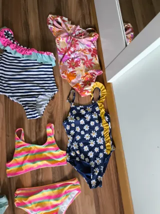 Lote 6-7 Bikinis y Bañadores Niña