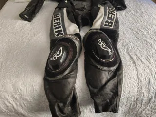 Mono de moto Berik de dos piezas que se puede unir