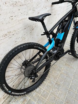 Bici Eléctrica Montaña Negra/Azul