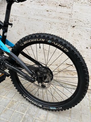 Bici Eléctrica Montaña Negra/Azul