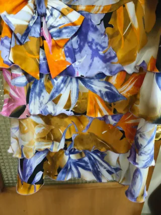 Traje de fiesta amarillo y multicolor