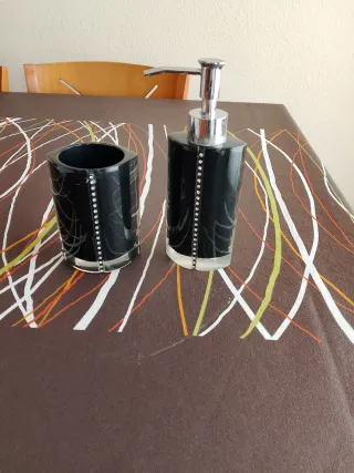 Jabonera y Vaso Negro a Juego, venta en persona.