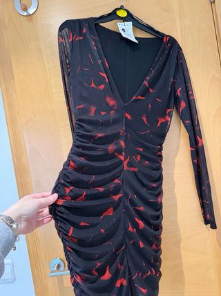 Vestido Desigual Negro y Rojo