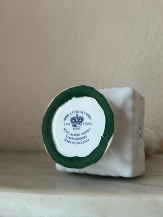 Jarrón Royal Albert Porcelana Flores Doradas