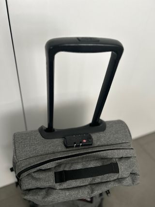 Maleta de cabina Eastpak gris