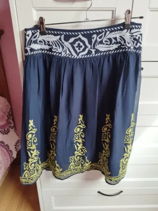 Falda Desigual bordada azul y dorada