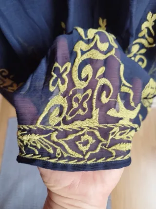 Falda Desigual bordada azul y dorada