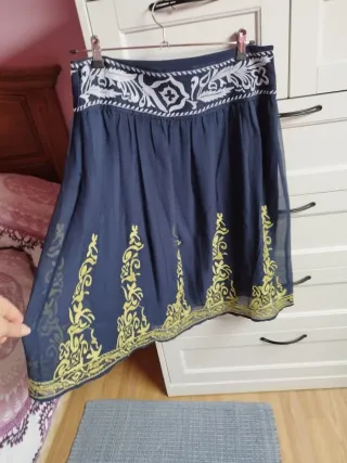 Falda Desigual bordada azul y dorada