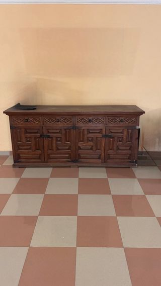 Mueble aparador de madera maciza