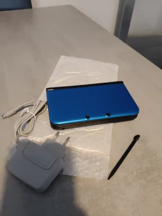 Nintendo 3DS XL + juegos + palito + cargador