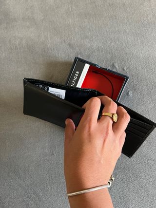 Cartera Tommy Hilfiger Negra Cuero RFID