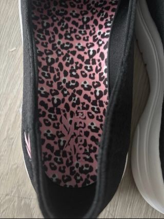 Zapatillas Reebok Slip-On Negras y Rosas
