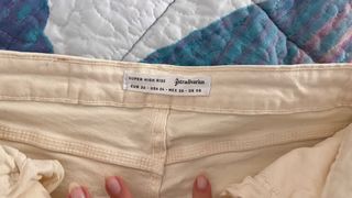 Shorts Stradivarius crema cintura alta