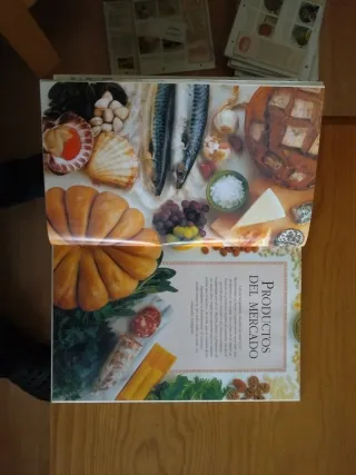 Libro de cocina de comida mediterránea clásica.