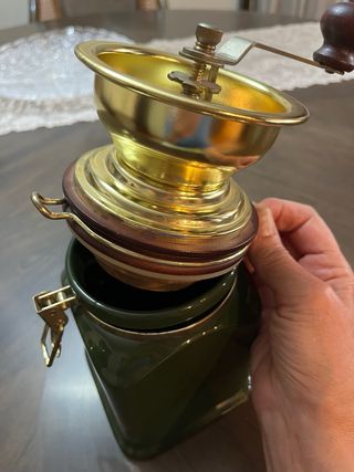 Molinillo de café vintage verde