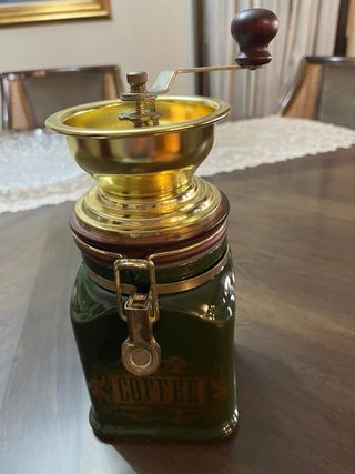 Molinillo de café vintage verde