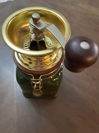 Molinillo de café vintage verde