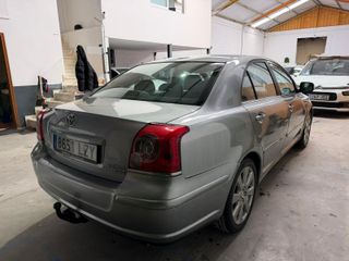 TOYOTA Avensis 2.0 D4D Executive