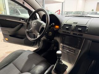 TOYOTA Avensis 2.0 D4D Executive