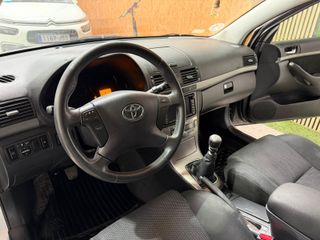 TOYOTA Avensis 2.0 D4D Executive