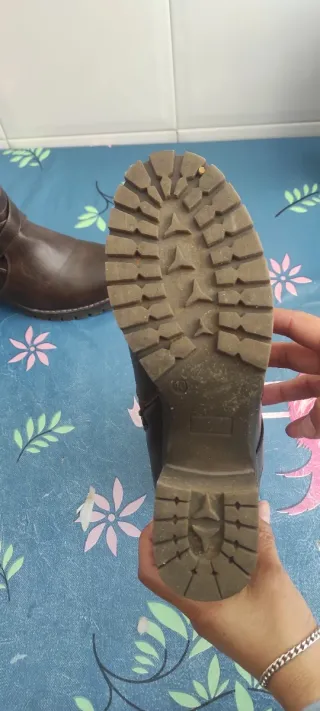 Botas de mujer marrones prácticamente nuevas