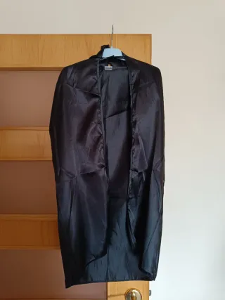 Disfraz Drácula,mono negro, falta tul blanca