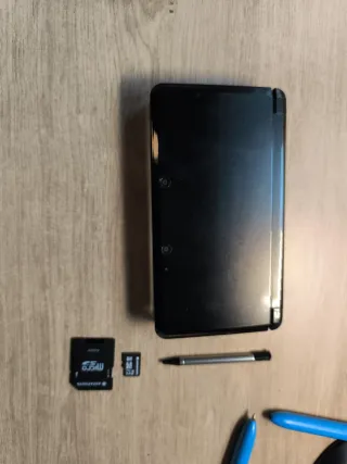 Nintendo 3DS Cosmo Black + Accessori (Molto curata)