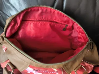 Bolso y sandalias Desigual multicolor