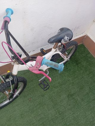 Bicicleta infantil blanca