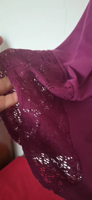 Maglia curvy fucsia con pizzo