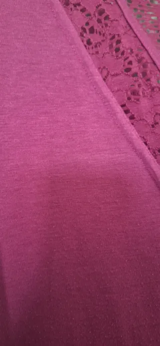 Maglia curvy fucsia con pizzo